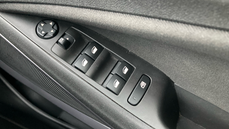 Vauxhall Crossland 1.2 Design 5dr Petrol Hatchback